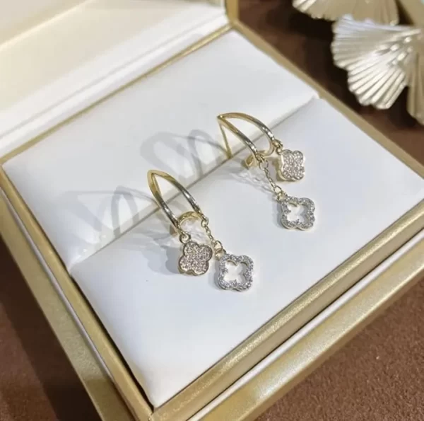 Toggle Clover Earrings (E180)