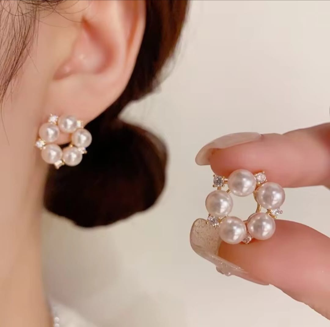 Minimal Pearl Round Stud Earrings (E208)